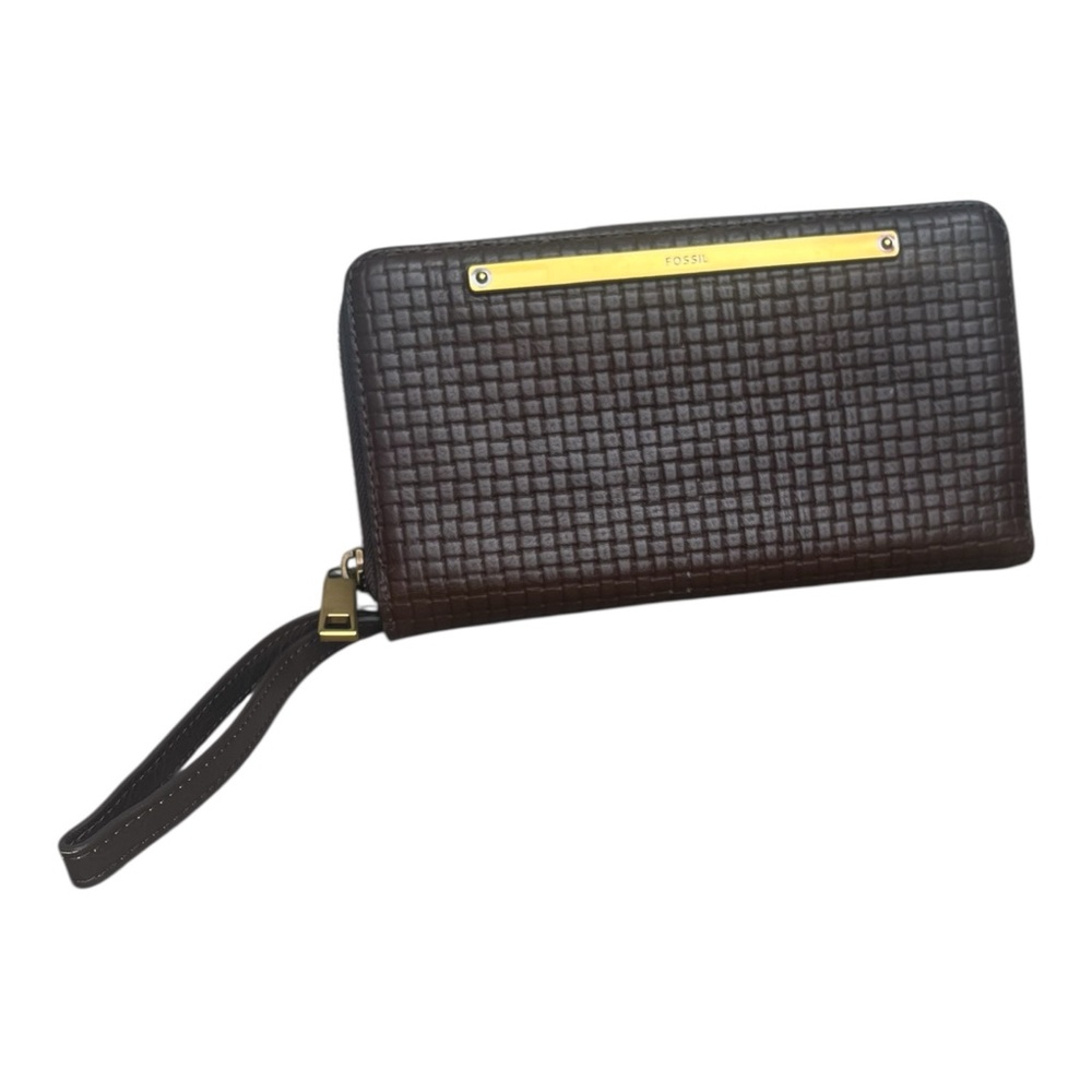 Fossil leather wallet zip around with Retractable Wristlet.